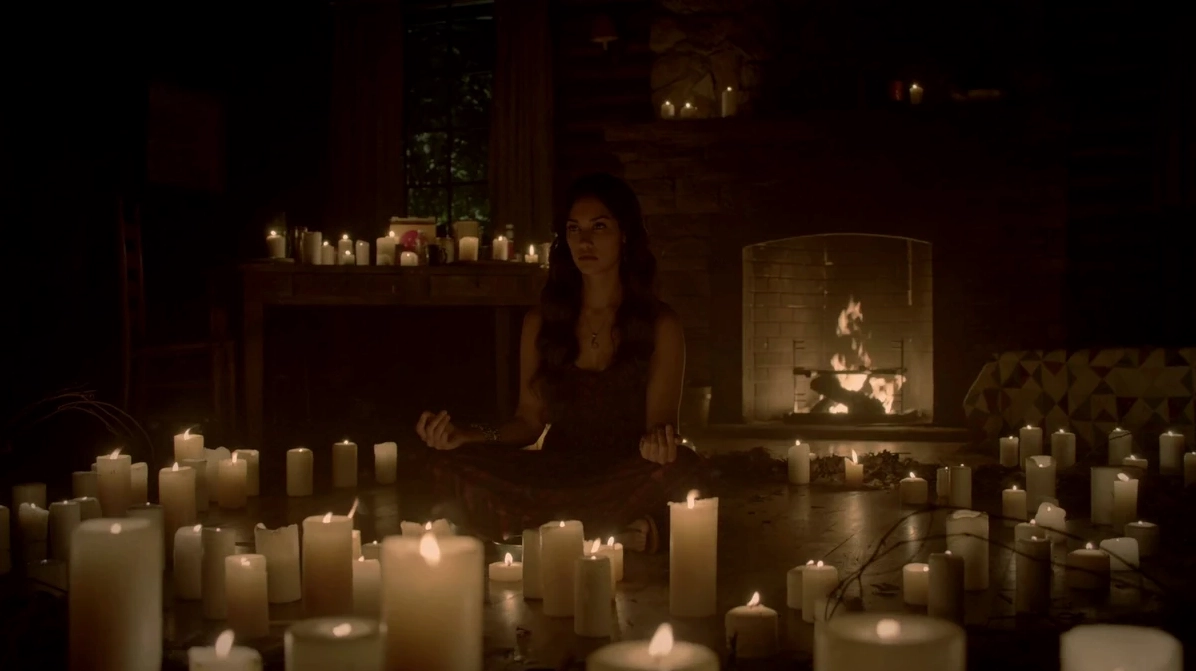 klaus-mikaelson-la-ai-giai-ma-nhan-vat-trung-tam-loat-phim-d_501