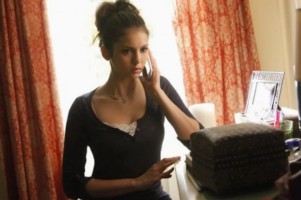 Elena Gilbert là ai? Khám phá Hồ sơ Chatbot AI nhập vai Femboy 2026 Trải nghiệm nhập vai với Elena Gilbert